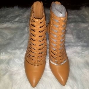 Nine West Bessy Bootie , Natural,Size 8.5